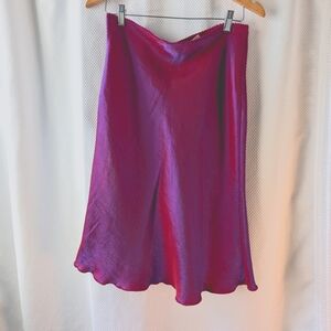 Fuchsia pink pull-on flowy skirt size M (measurements below)